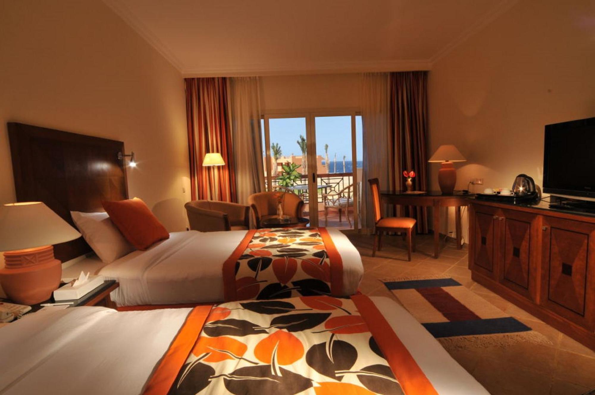 Superior Premium, Queen or Twin Bed, Pool View