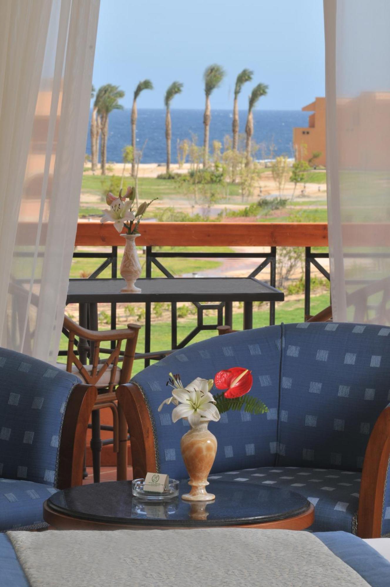 Family Premium, Queen or Twin, Pool View