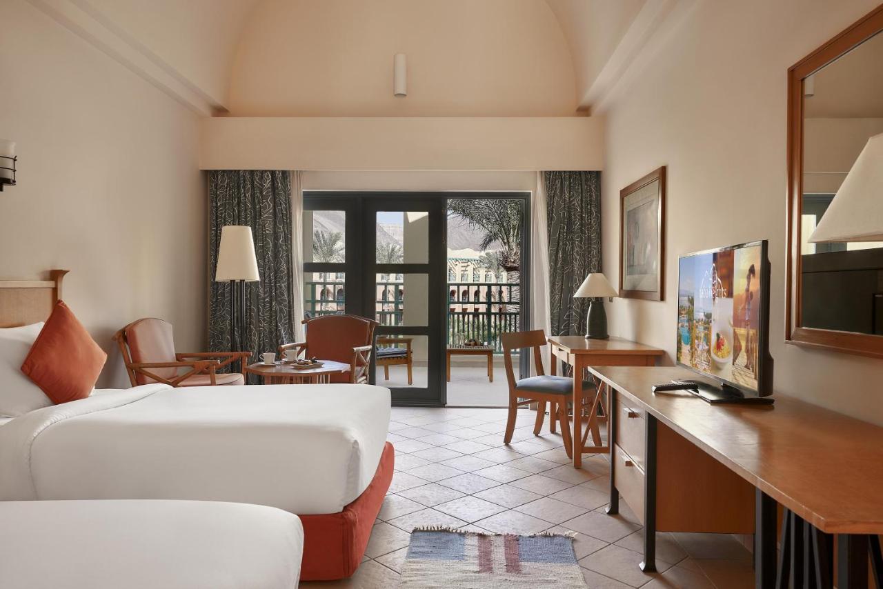 Standard Room Garden and Mountain View Twin Bed