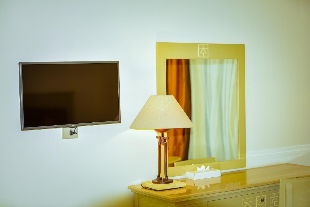 Doppel-/Zweibettzimmer mit seitlichem Meerblick