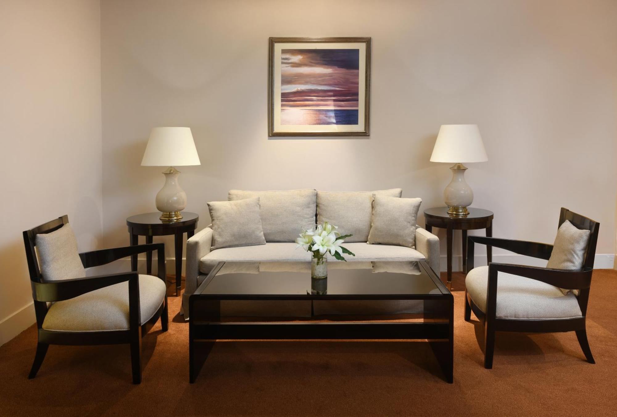 Prestige Suite mit Kingsize-Bett und Panoramablick auf den Nil