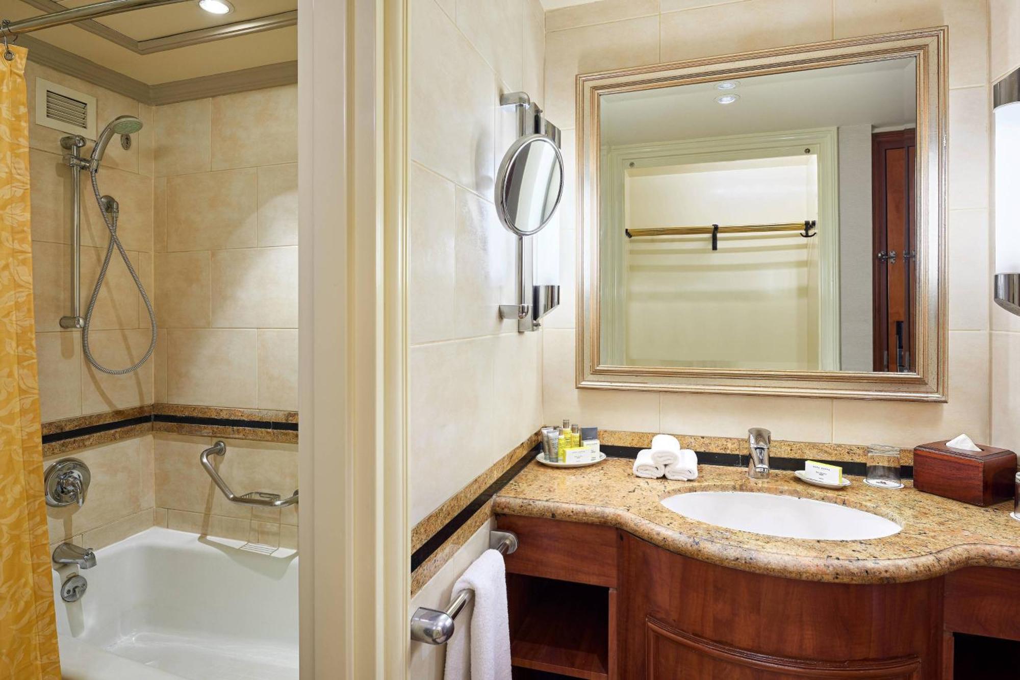 Habitación Deluxe Jardín con balcón y cama extragrande