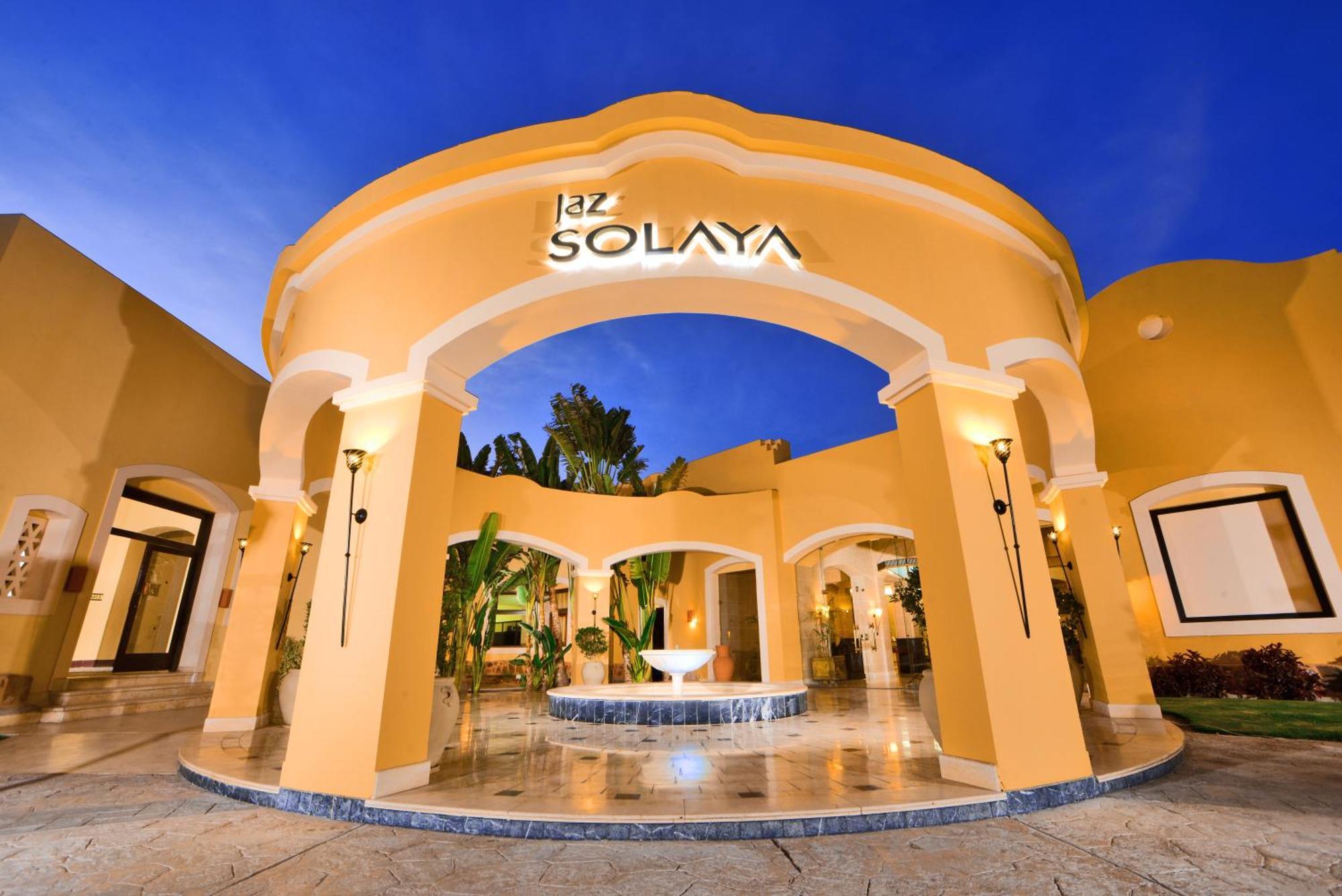 Camera Familiare Deluxe con Vista Piscina