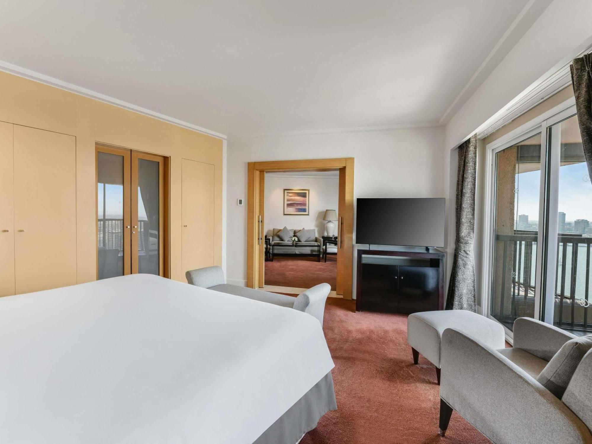 Prestige Suite mit Kingsize-Bett und freiem Blick auf den Nil - Zugang zum Club