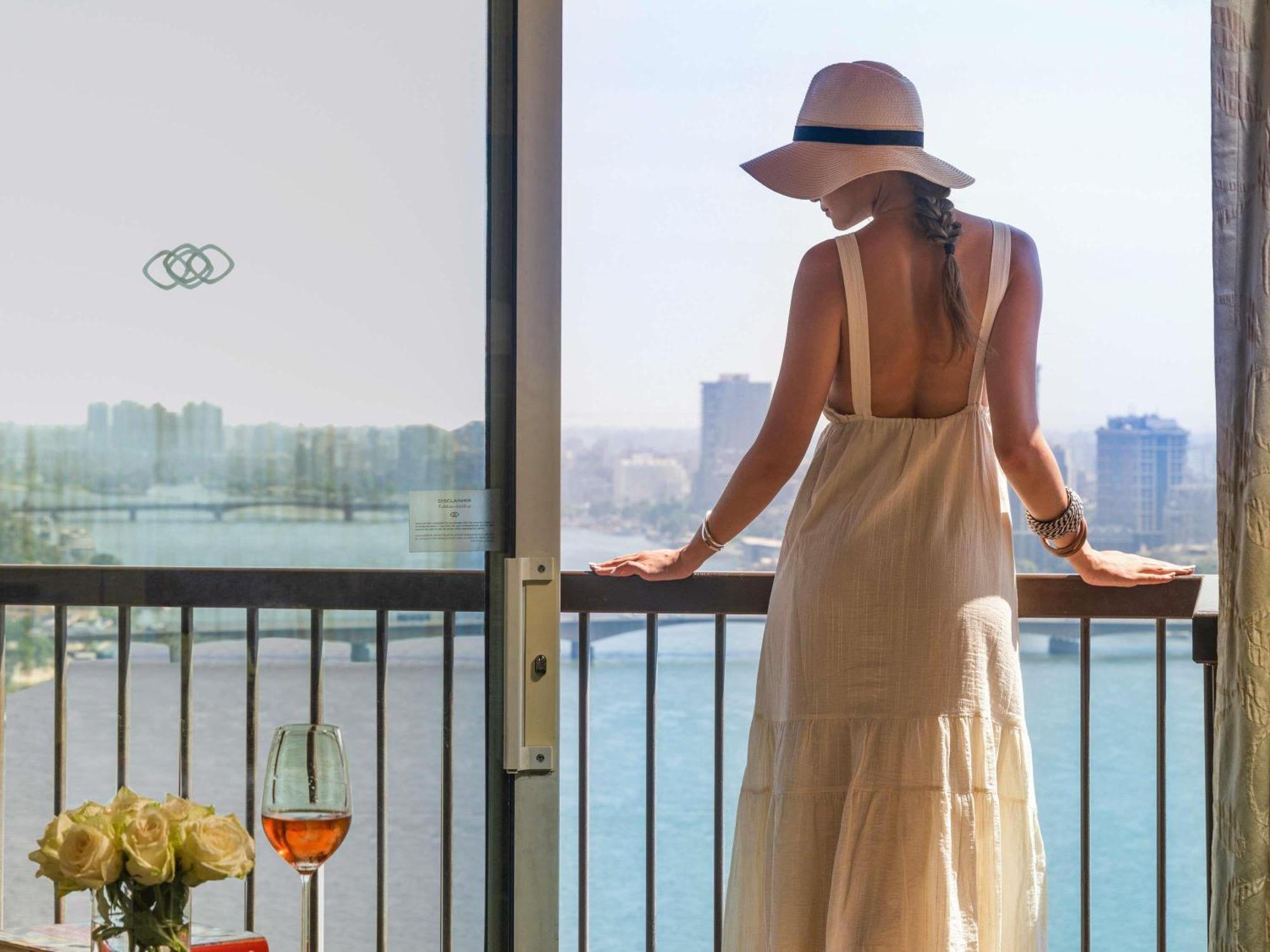 Luxuriöses Zimmer mit Kingsize-Bett und freiem Blick auf den Nil - Zugang zum Club Millesime