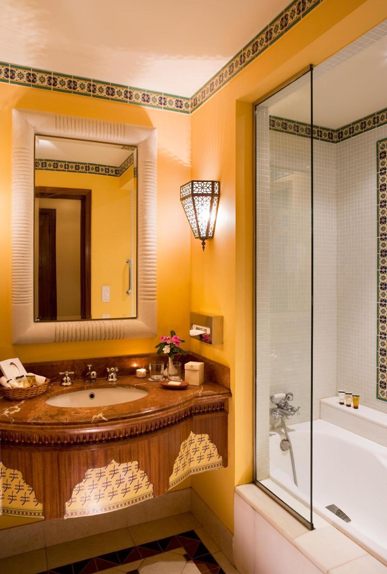 Pool View Room, King Bed