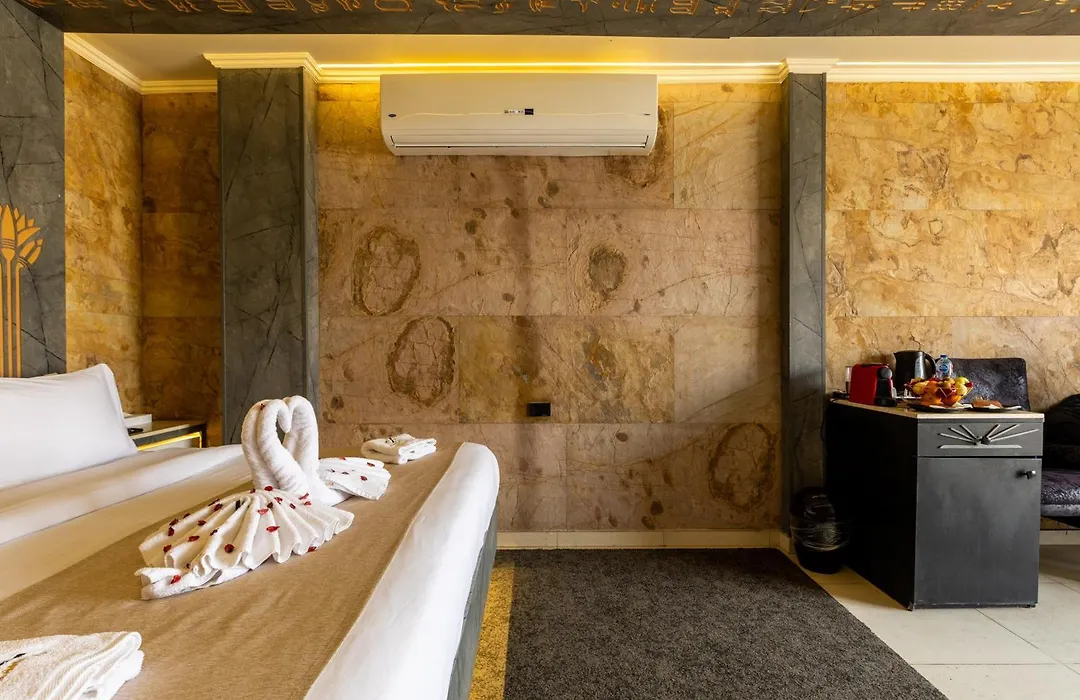 Great Pyramid Inn-1