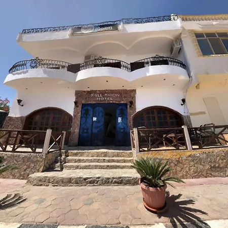 Full Moon Hotel-2