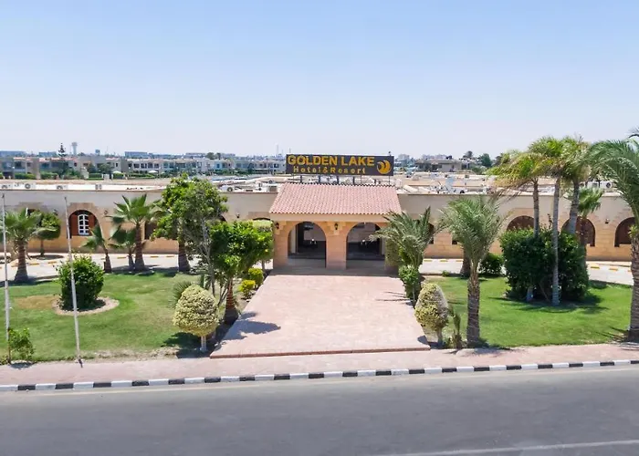 Golden Lake Marina Hotel العلمين