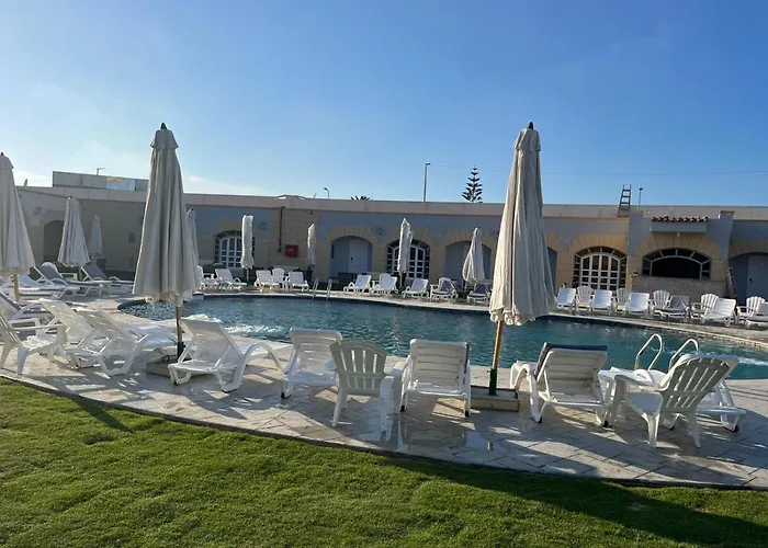 Golden Lake Marina Hotel
