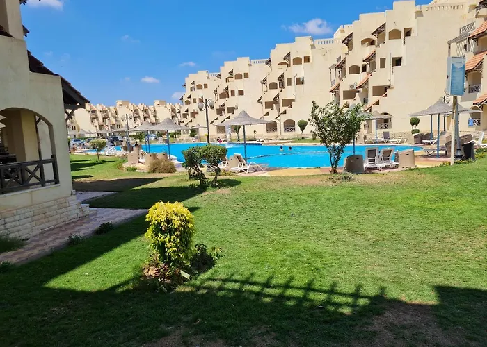 مارسيليا علم الروم ريزورت للعائلات فقط