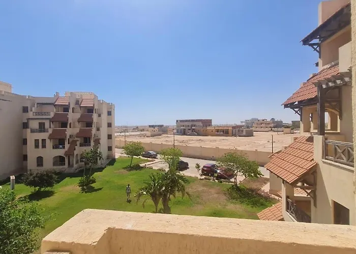 مارسيليا علم الروم ريزورت للعائلات فقط