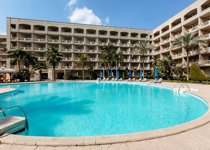 Grand Pyramids Hotel