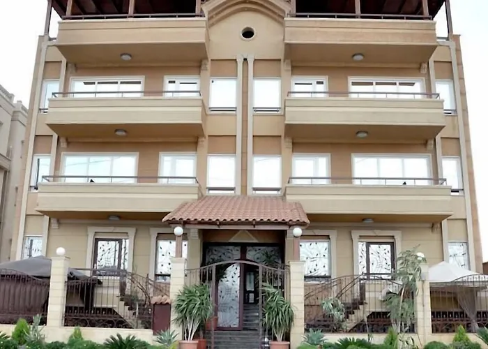 Cairo Plaza Guest House