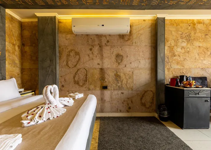 Great Pyramid Inn Kafret el-Gabal
