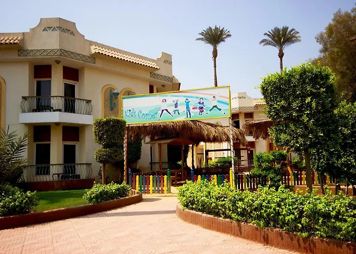منتجع كاتاراكت بيراميدز Kafret el-Gabal