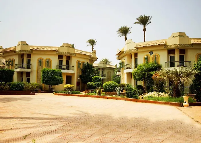 Cataract Pyramids Resort Kafret el-Gabal