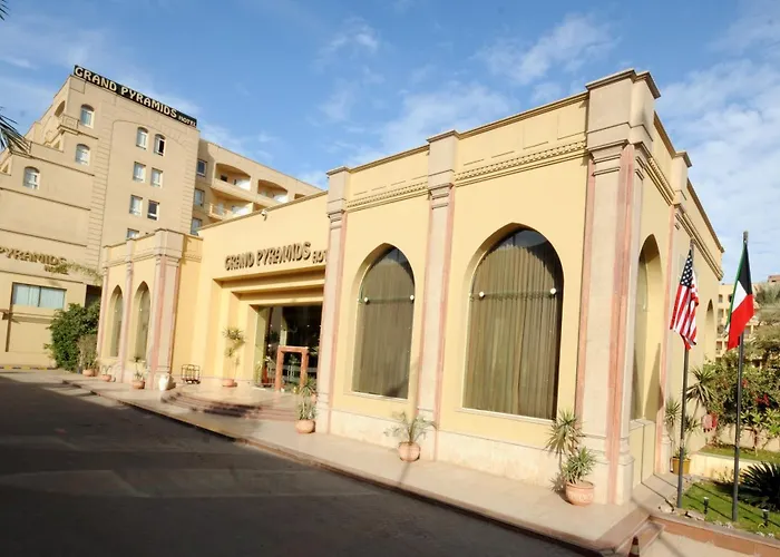Grand Pyramids Hotel